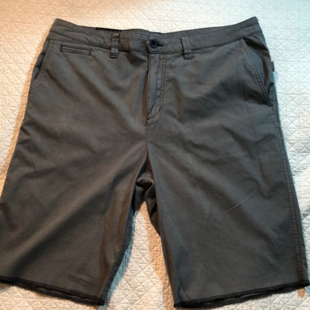 Quiksilver cotton spandex flat front shorts, sz 38